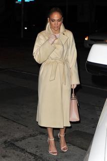 Jennifer Lopez feet photo thumbnail