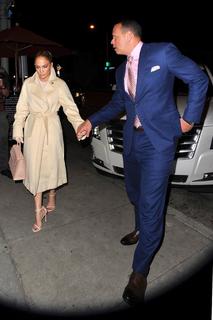 Jennifer Lopez feet photo thumbnail