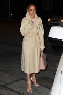 Jennifer Lopez feet photo thumbnail