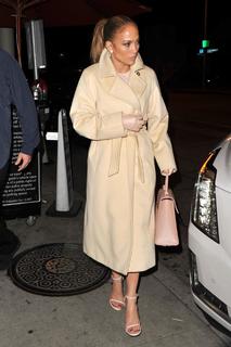 Jennifer Lopez feet photo thumbnail