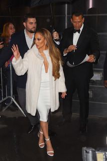 Jennifer Lopez feet photo thumbnail