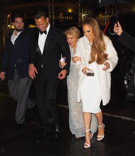 Jennifer Lopez feet photo thumbnail