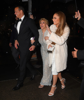 Jennifer Lopez feet photo thumbnail