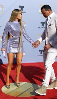 Jennifer Lopez feet photo thumbnail