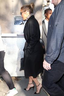 Jennifer Lopez feet photo thumbnail