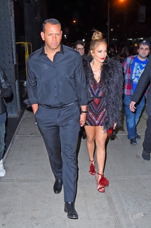 Jennifer Lopez feet photo thumbnail