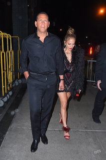 Jennifer Lopez feet photo thumbnail