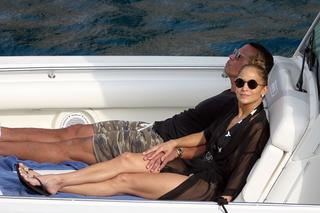 Jennifer Lopez feet photo thumbnail