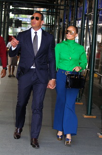 Jennifer Lopez feet photo thumbnail