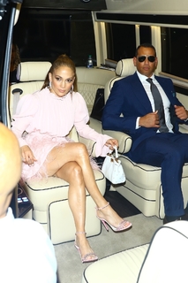 Jennifer Lopez feet photo thumbnail
