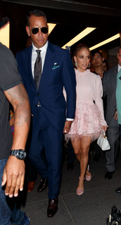 Jennifer Lopez feet photo thumbnail