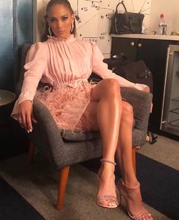 Jennifer Lopez feet photo thumbnail