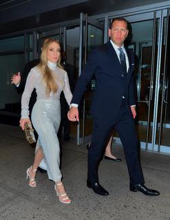 Jennifer Lopez feet photo thumbnail