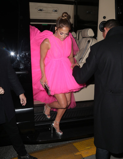 Jennifer Lopez feet photo thumbnail