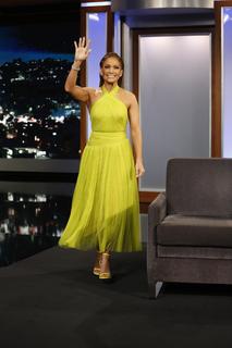 Jennifer Lopez feet photo thumbnail