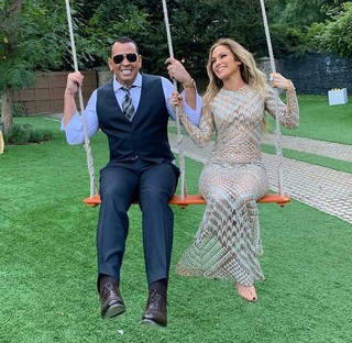 Jennifer Lopez feet photo thumbnail