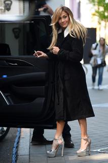 Jennifer Lopez feet photo thumbnail