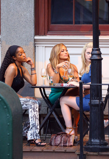 Jennifer Lopez feet photo thumbnail