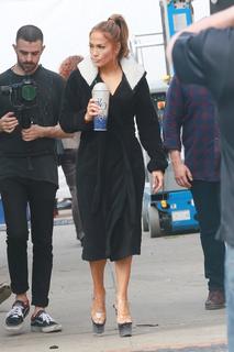 Jennifer Lopez feet photo thumbnail