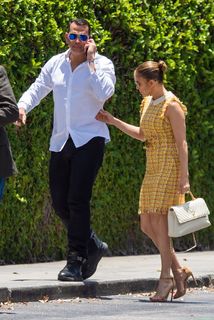 Jennifer Lopez feet photo thumbnail