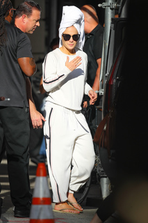 Jennifer Lopez feet photo thumbnail