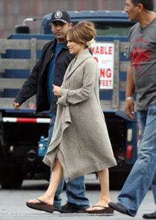 Jennifer Lopez feet photo thumbnail