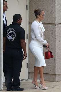 Jennifer Lopez feet photo thumbnail