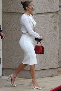 Jennifer Lopez feet photo thumbnail