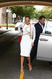 Jennifer Lopez feet photo thumbnail