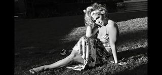 Jennifer Lopez feet photo thumbnail