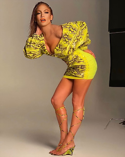 Jennifer Lopez feet photo thumbnail