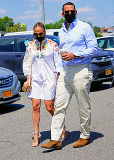 Jennifer Lopez feet photo thumbnail