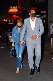 Jennifer Lopez feet photo thumbnail