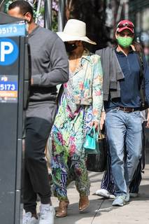 Jennifer Lopez feet photo thumbnail