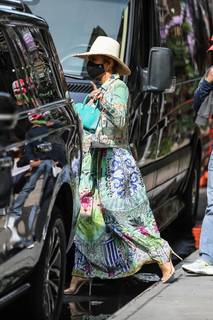 Jennifer Lopez feet photo thumbnail