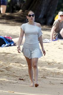 Jennifer Lopez feet photo thumbnail