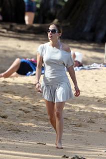 Jennifer Lopez feet photo thumbnail