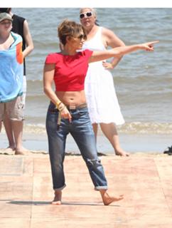 Jennifer Lopez feet photo thumbnail