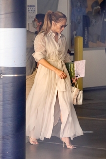 Jennifer Lopez feet photo thumbnail