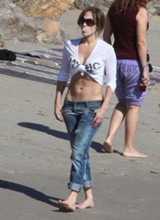 Jennifer Lopez feet photo thumbnail