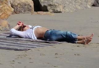 Jennifer Lopez feet photo thumbnail