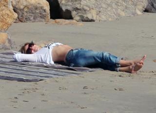 Jennifer Lopez feet photo thumbnail