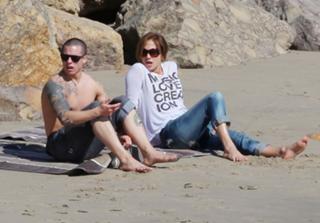 Jennifer Lopez feet photo thumbnail