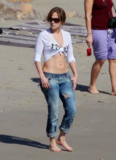 Jennifer Lopez feet photo thumbnail