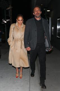 Jennifer Lopez feet photo thumbnail