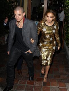 Jennifer Lopez feet photo thumbnail