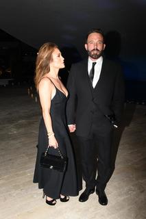 Jennifer Lopez feet photo thumbnail