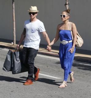 Jennifer Lopez feet photo thumbnail