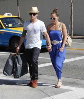 Jennifer Lopez feet photo thumbnail