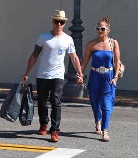 Jennifer Lopez feet photo thumbnail